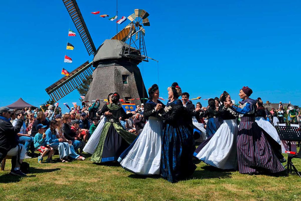 Amrumer Trachtengruppe beim Mühlenfest 2026
(c) P. Totzauer